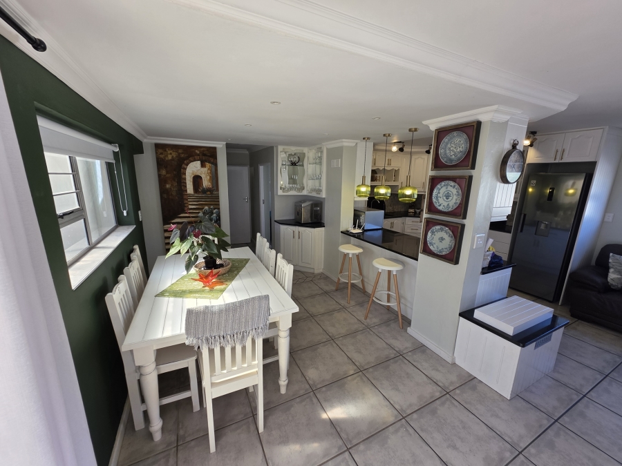 6 Bedroom Property for Sale in Oceanview Heights Western Cape